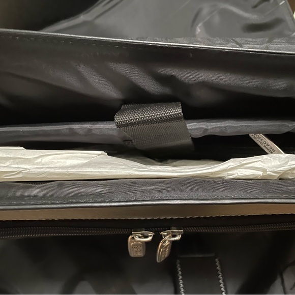 Kenneth Cole Reaction laptop bag - Picture 3 of 4